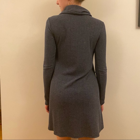 Socialite dress - Picture 2 of 6